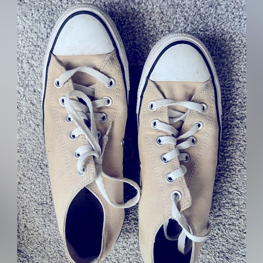 Beige Lowtop Converse :)